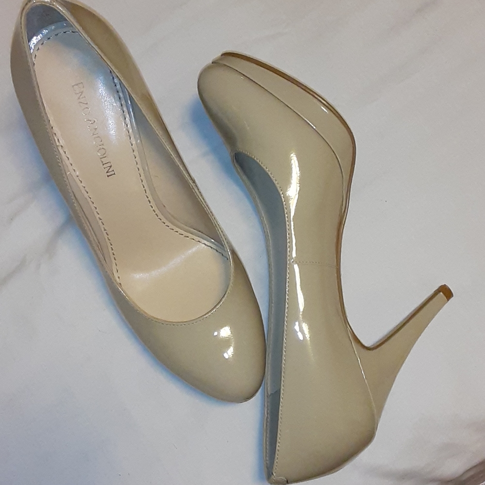 Light Taupe platform pump